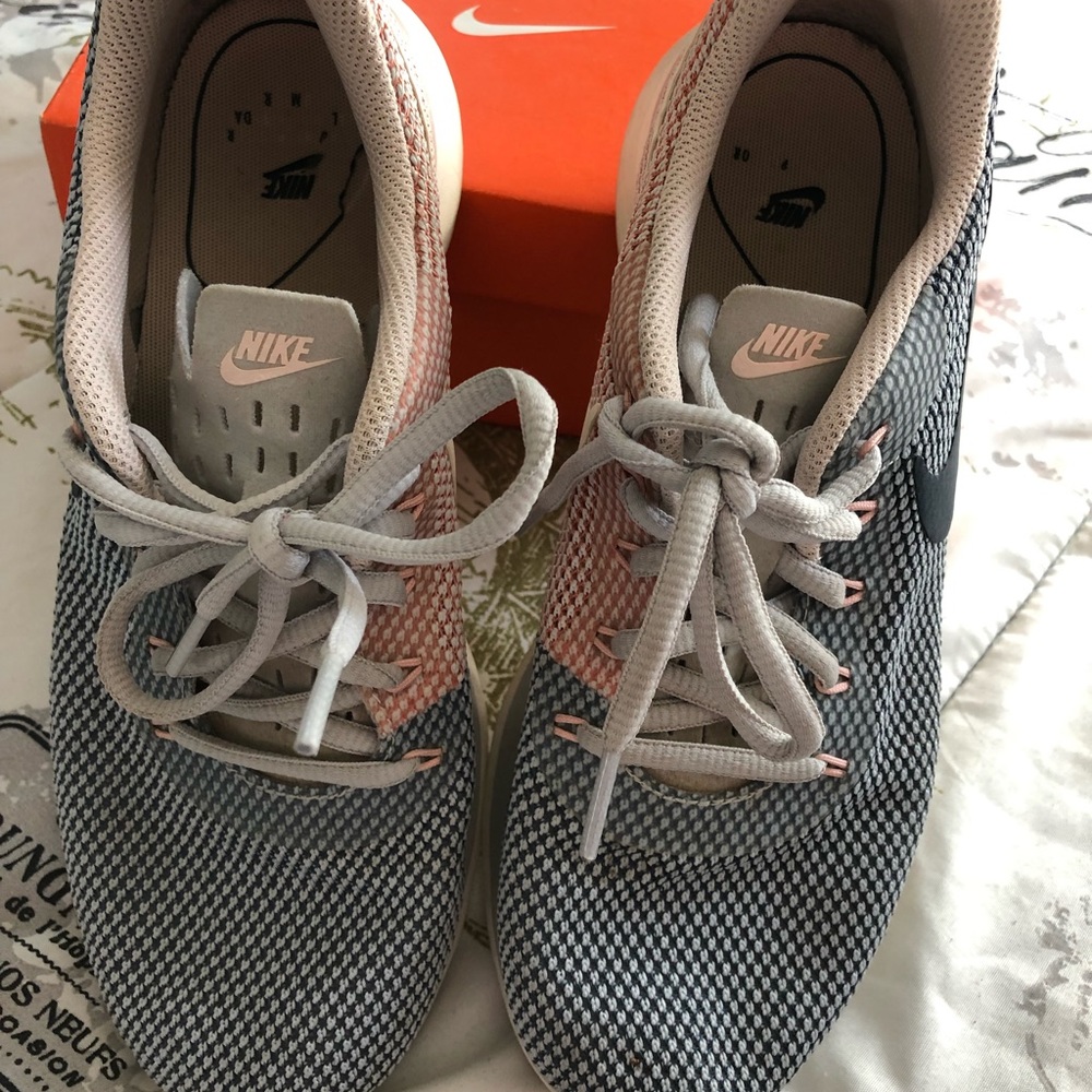Nike shoes 7.5